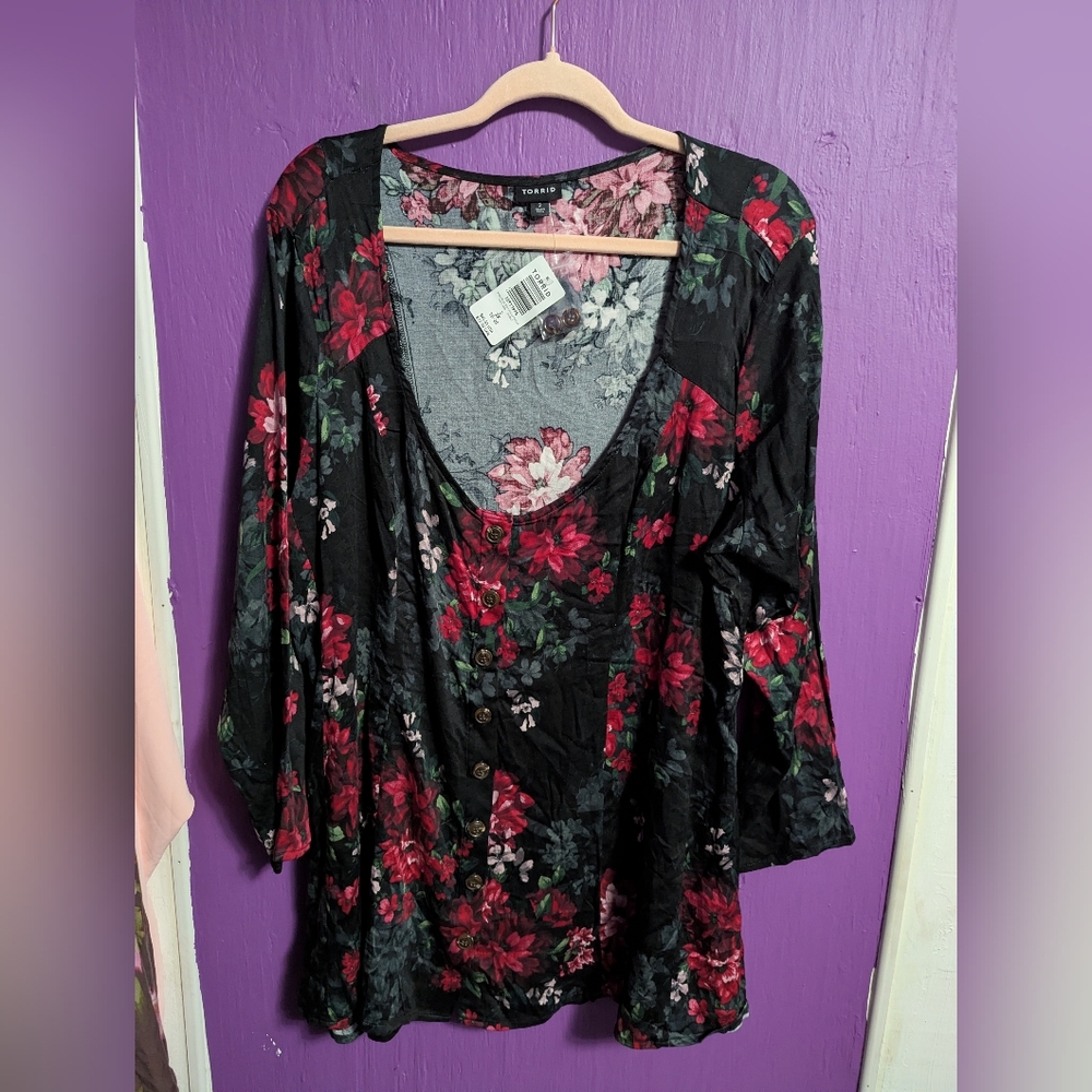 NWT $46 Torrid Black Holiday Floral Stella Fit And Flare Button Blouse 2X 18